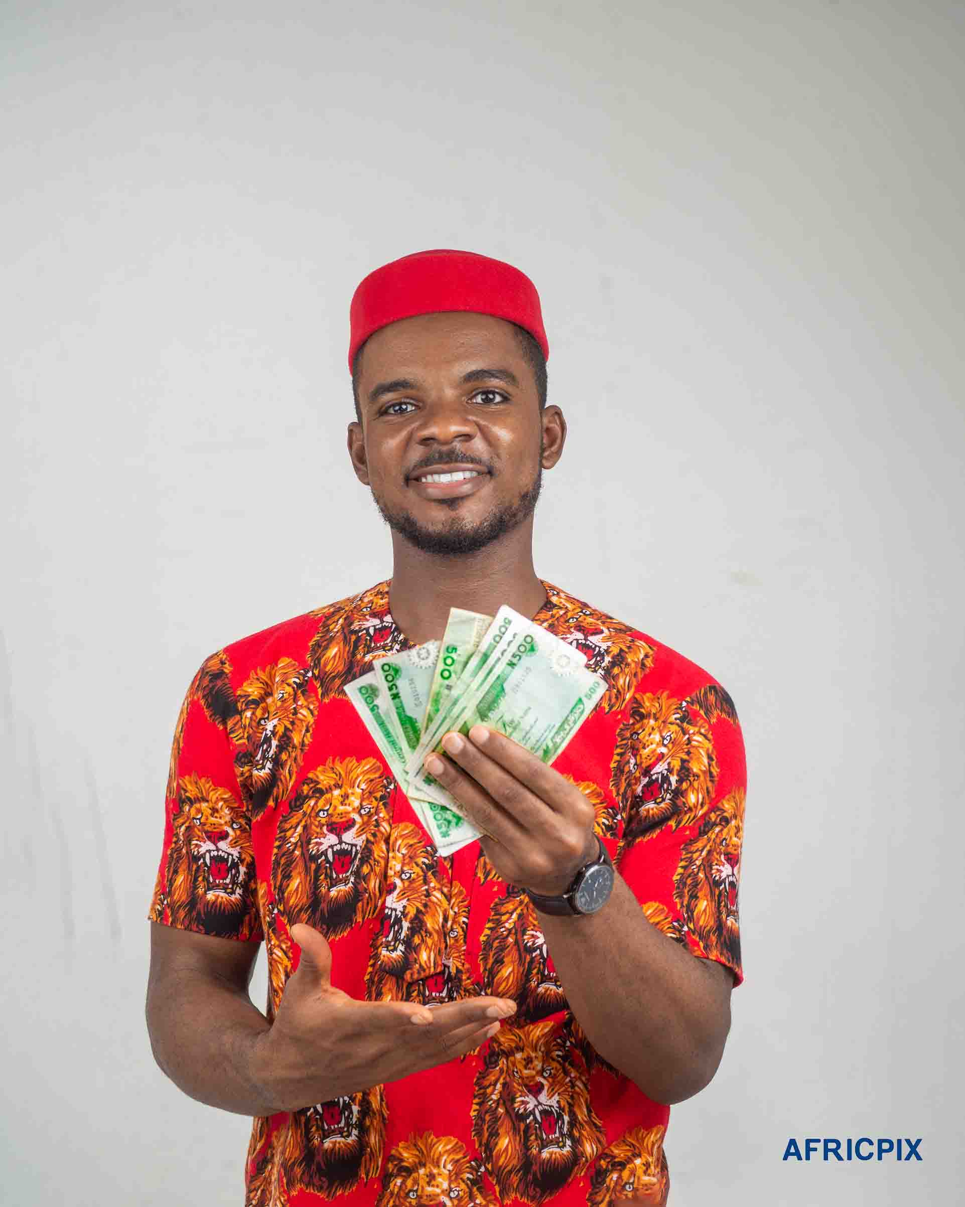 Nigeria Igbo Man_Holding Naira Money